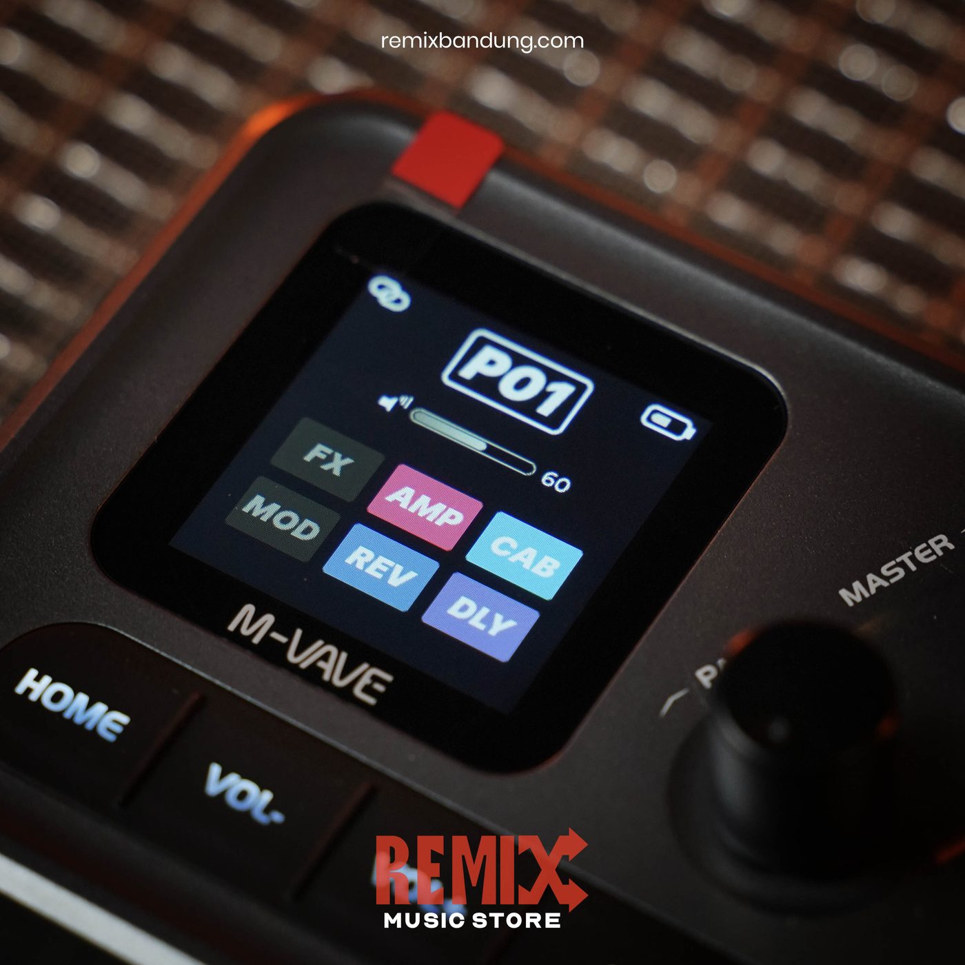 Tampak dekat layar warna M-Vave Pocket AMP dengan enam kotak modul efek
