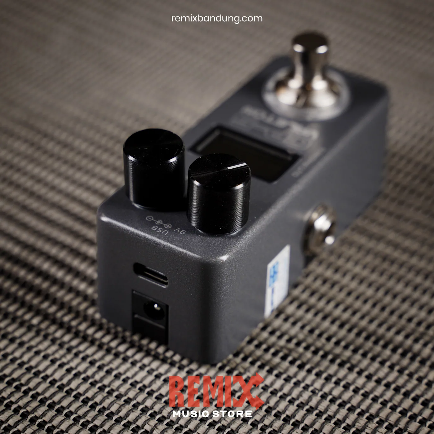 Bagian belakang Valeton GP-5 dengan port USB-C dan colokan adaptor 9V