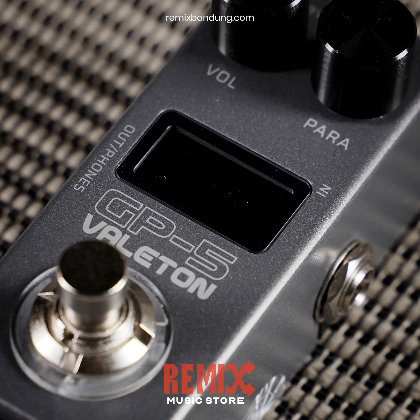 Tampak dekat layar dan satu-satunya footswitch Valeton GP-5